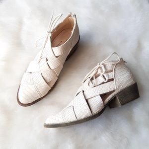 Coconut by Matisse LUX Snake Embossed Booties Off White Size 9.5